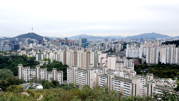 분양가상한제가 안팎의 반발에 부딪히면서 당초 계획된 10월보다 도입이 늦춰질 수 있다는 소식이다. = 장귀용 기자