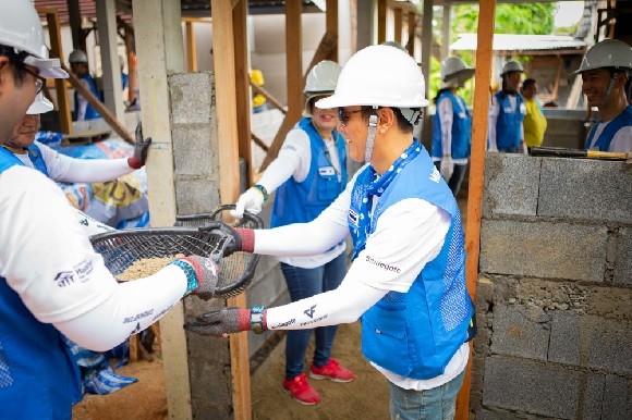 희망스튜디오와 한국해비타트는 국내 및 글로벌의 주거 취약 계층이 안전한 환경에서 자립할 수 있도록 지원하는 건축 봉사활동 협력을 계속해 왔어요. ⓒ 희망스튜디오