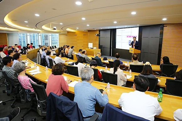 삼성증권은 10월17일 전국 모든 지점에서 리츠(Real Estate Investment Trusts) 투자 전략에 대한 동시 세미나를 개최한다. 사진은 삼성타운금융센터 세미나실에서 진행됐던 동시투자세미나 현장 모습. ⓒ 삼성증권
