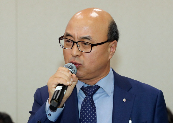 지난 15일 산업통상자원중소벤처기업위원회의 강원랜드 국정감사서 답변하는 문태곤 강원랜드 사장. ⓒ 연합뉴스