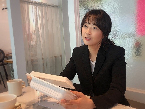 유수연 테코플러스 대표가 자사의 제품 '테코 도트&매트'를 설명하고 있다. ⓒ 테코플러스