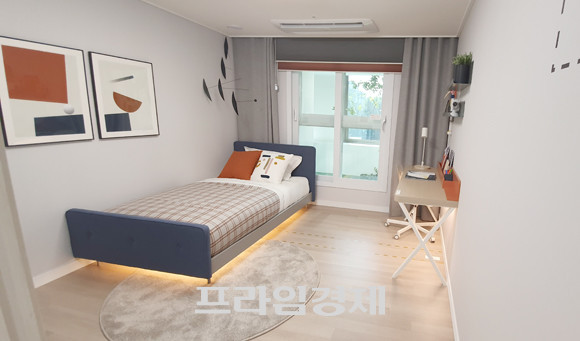 입구와 마주한 1번째 침실 모습. = 장귀용 기자