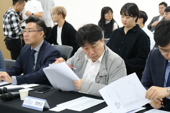 2019 유권자 정치페스티벌 '제2회 대한민국 청년스피치대회' 심사중인 정현곤 미디어라인 대표이사. = 전영민 청년기자