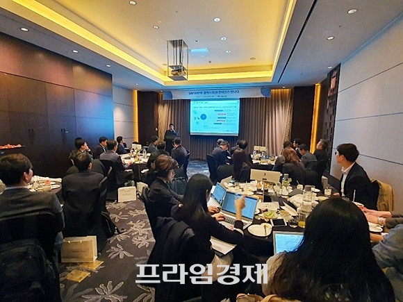 웹케시는 7일 서울 여의도 콘래드호텔에서 SAP 파트너사 영업대표 및 컨설턴트 등을 대상으로 'SAP ERP와 웹케시 B2B 핀테크가 만나다' 조찬 세미나를 개최했다. = 염재인 기자