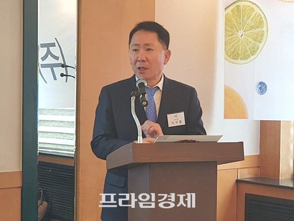 우양이 11월 5일부터 6일까지 진행된 기관투자자 대상 수요예측에서 공모가가 최상단인 4200원, 청약경쟁률은 1195.4대 1을 기록했다. 사진은 이구열 우양 대표가 지난 6일 서울 여의도에서 열린 우양 기자간담회에서 회사 비전에 대해 설명하고 있는 모습. = 염재인 기자