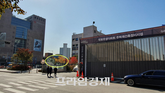 반포우성아파트를 재건축하는 '르엘 신반포 센트럴'은 3개 호선이 지나는 고속버스터미널역의 입구(노란색 원)가 단지 바로 앞에 위치해 있다. = 장귀용 기자