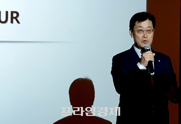 우무현 GS건설 건축주택부문 사장이 '자이 AI 플랫폼'을 공개하면서 인사말을 하는 모습. = 장귀용 기자