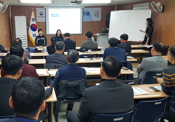 21일 제대군인 대상 취업워크숍에서 실전면접 과정을 시범 보이고 있다. ⓒ 서울지방보훈청