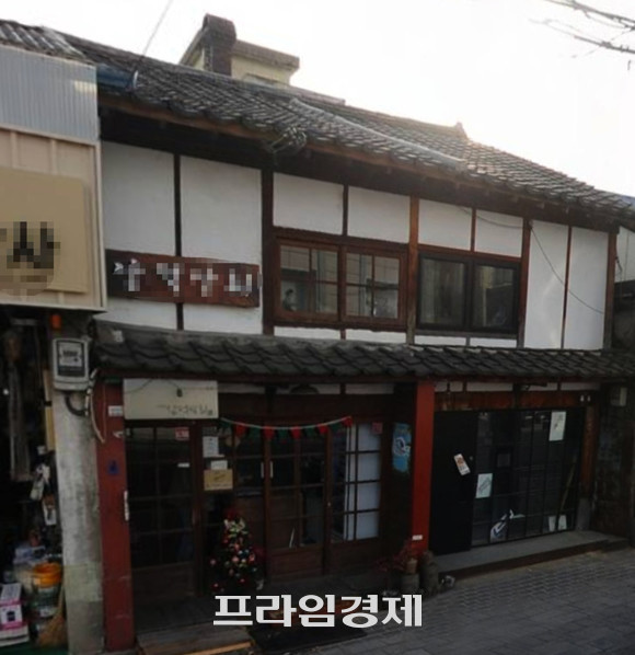 1905년 을사늑약 이후 대거 대구에 자리잡은 일본인들은 북성로 일대에 모여살며 군락을 형성했다. 자갈마당은 이때 일본인들이 유곽으로 지으면서 시작됐다. 사진은 일본인 적산가옥을 카페로 새롭게 꾸민 모습. = 장귀용 기자