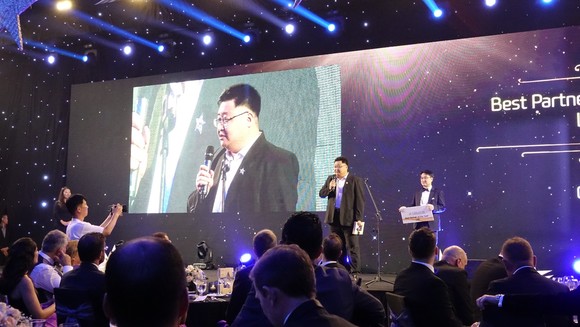 지엔텔 오준기 상무는 GPC에서 LME부문 최고 파트너 상 수상소감을 말하고 있다. ⓒ 지엔텔
