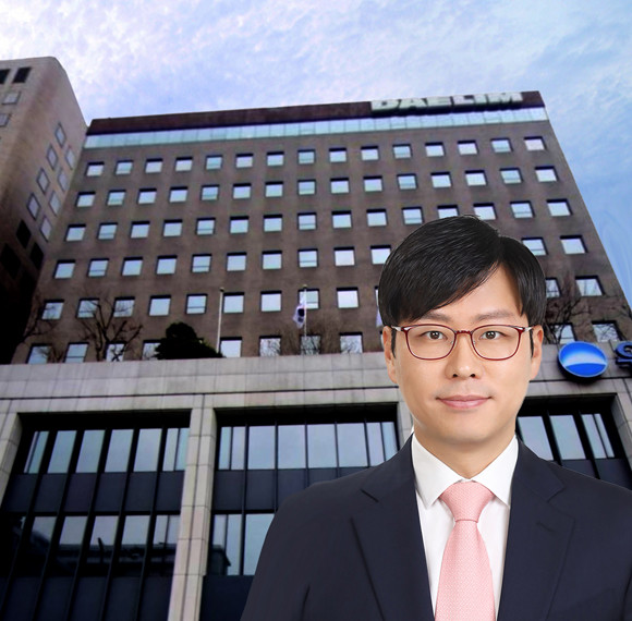 대림그룹의 지배구조상 정점에 있는 대림코퍼레이션의 신임 대표이사로 구조개혁전문가로 꼽히는 이준우 현 COO부사장(사진)이 선임됨에 따라, 핵심 계열사인 대림산업을 포함한 대림그룹 전반에 구조조정 가능성이 점쳐지고 있다. = 장귀용 기자