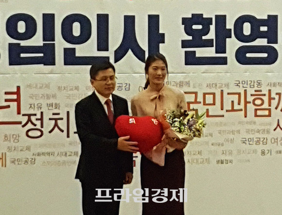 황교안 자유한국당 대표와 김은희 고양테니스아카데미 코치는 이날 환영식에서 인권에 강조하겠다는 입장을 밝혔다. = 박성현 기자
