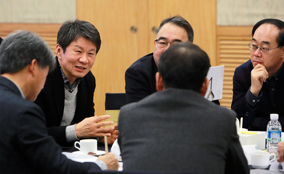 정몽규 HDC그룹 회장(왼쪽 두번째)은 지난 6일부터 이틀간 강원도 원주시 오크밸리 리조트에서 계열사 대표이사단을 비롯한 주요 임원들과 워크숍을 가지고 향후 그룹의 미래전략에 대한 논의를 진행했다. ⓒ HDC