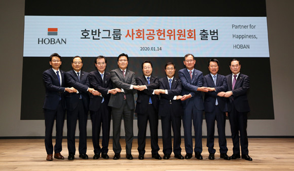 호반그룹 사회공헌위원회 출범식 기념 사진. ⓒ 호반그룹