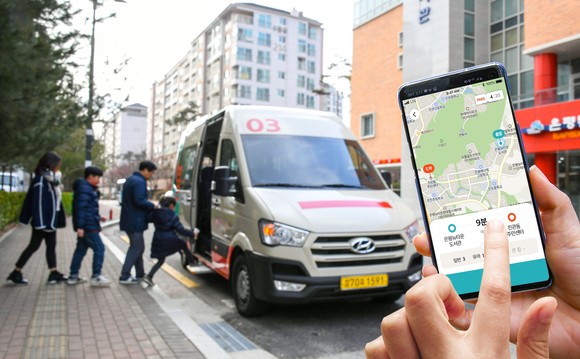 셔클은 이용자가 반경 약 2㎞의 서비스 지역 내 어디서든 차량을 호출하면 대형 승합차가 실시간 생성되는 최적경로를 따라 운행, 승객들이 원하는 장소에서 태우고 내려주는 수요응답형 서비스다. ⓒ 현대자동차