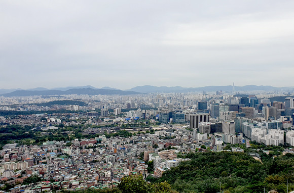 정부는 2월20일, 19번째 부동산 대책을 내놨다. 신규 조정대상지역 지정과 대출규제가 내용의 중심을 이룬 가운데, 전문가들은 효과에 대해 부정적인 의견이 많았다. = 장귀용 기자