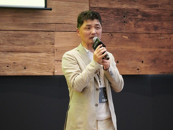 카카오와 김범수 의장이 코로나19 확산에 따른 피해 극복을 돕기 위해 40억원을 기부한다. ⓒ 카카오