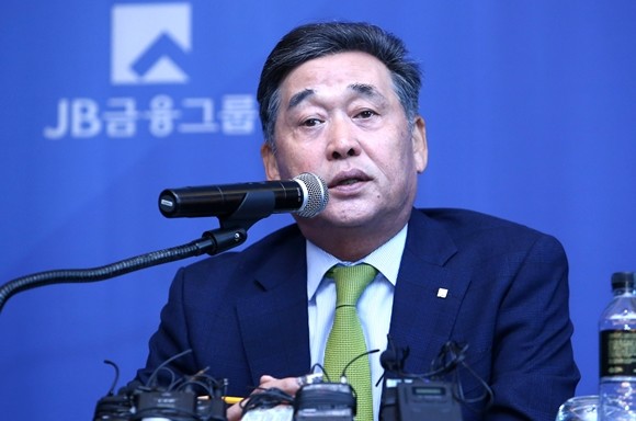 JB금융그룹이 신종 코로나바이러스 감염증(코로나19) 사태를 극복하기 위해 성금 6억5000만원을 기부했다. ⓒ JB금융