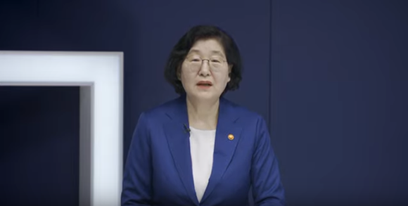 이정옥 여가부 장관은 'n번방' 청원과 관련해 제2차 디지털 성범죄 종합대책을 수립키로 하고, 법개정 지원 및 모니터랑 강화, 피해자 지원에 대해 발표했다. ⓒ 청와대