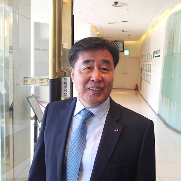반포3주구 합동설명회에 참석한 김형 대우건설 대표이사(사진)는 발표를 마친 뒤 다시 한 번 수주의지를 확인했다. = 장귀용 기자