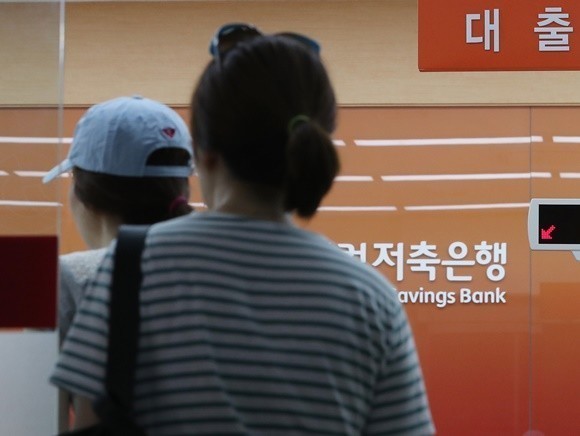 정부가 신종 코로나바이러스 감염증(코로나19)의 산발적 감염을 우려하며 철저한 사회적 거리두기와 생활방역을 강조하고 있는 가운데 저축은행중앙회가 합숙 연수를 강행해 논란이 예상된다. ⓒ 저축은행