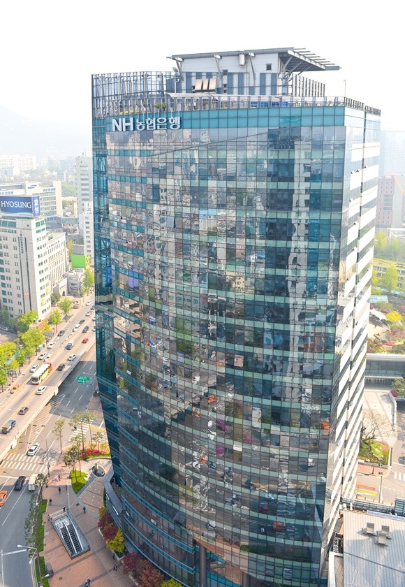 금융당국이 NH농협은행 '불법 주문자상표부착생산(OEM) 펀드' 판매 혐의에 대한 제재 여부 심의를 연기했다. ⓒ NH농협은행
