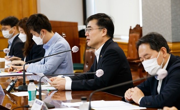 손병두 금융위 부위원장이 30일 서울 중구 은행연합회에서 금융리스크 대응반 회의를 열고 모두발언을 하고 있다. ⓒ 금융위