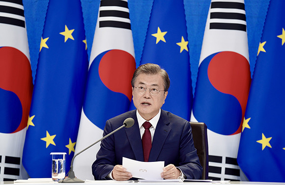 문 대통령은 "EU는 한국의 가장 큰 투자 파트너이자 제3의 교역 파트너"라며 "한국은 EU와 3대 핵심 협정을 모두 체결한 최초의 국가이고, 한-EU FTA는 경제 협력의 버팀목 역할을 하고 있다"고 말했다. ⓒ 청와대