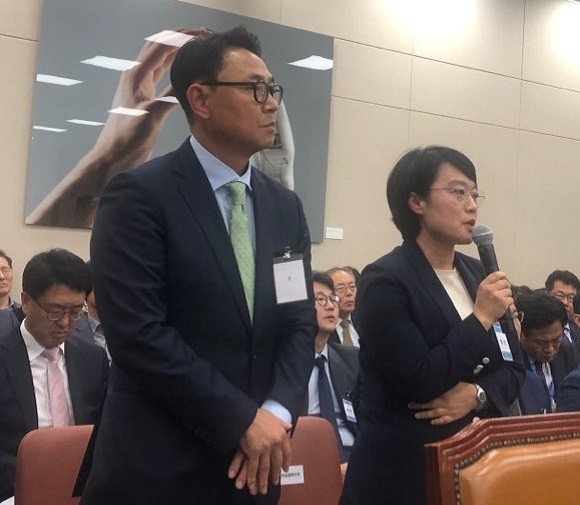한성숙 네이버 대표(오른쪽)와 여민수 카카오 공동대표가 지난해 10월2일 열린 국회 과학기술정보방송통신위원회 국정감사에 증인으로 출석해 질의에 답변하고 있다. = 박지혜 기자