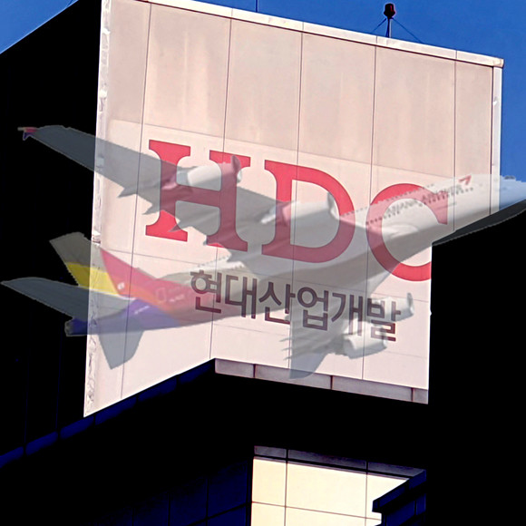 HDC현대산업개발이 금호산업과 아시아나항공 측에 아시아나항공 재실사를 요청했다. 금호산업 측은 이러한 HDC현대산업개발의 요구를 계약해지를 위한 명분쌓기로 규정하고 계약하제 및 위약금 몰취를 통보한 상황이다. HDC현대산업개발은 인수 의사를 재확인하면서 기업 정상화를 위해 재실사가 필요하다고 주장했다. = 장귀용 기자