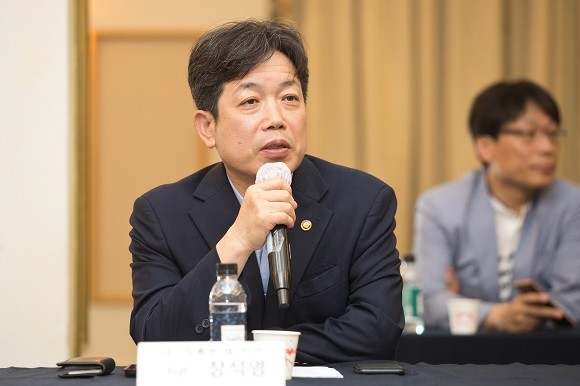 과학기술정보통신부와 정보통신정책연구원이 31일 오전 서울 강남구 삼정호텔에서 '인터넷동영상 서비스 법제도 연구회'를 개최했다. 장석영 과학기술정보통신부 제2차관이 인사말을 하고 있다. ⓒ 과학기술정보통신부