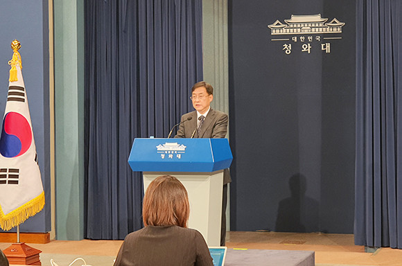 강 대변인은 16일 춘추관 브리핑에서 '2020 사회발전지수' 조사에 대해 발표했다. = 김경태 기자