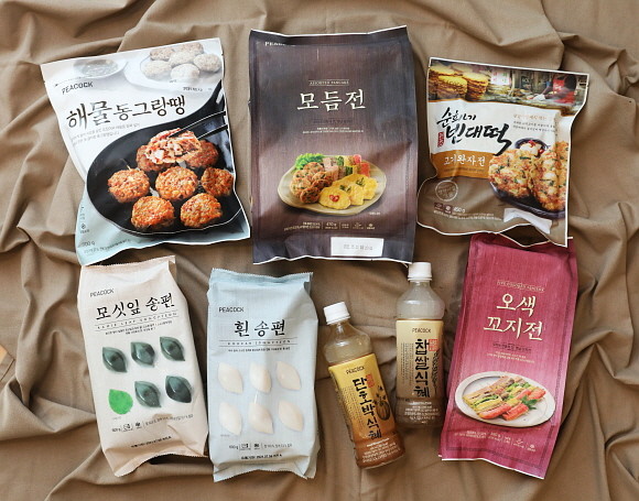 이마트가 오는 29일부터 10월2일까지 4일간 전국 83개점에서 명절 대표 음식인 전을 매장에서 직접 부쳐 판매하는 것은 물론 각종 나물도 팩으로 판매한다. © 이마트