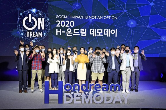 온라인으로 개최된 H-온드림 데모데이 참가자들이 기념사진을 촬영하고 있는 모습. ⓒ 현대자동차그룹