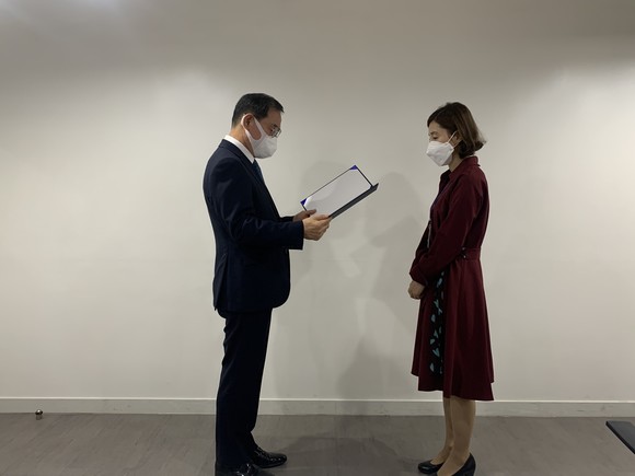스탭스가 22주년 맞이 포스트코로나 시대에 맞는 신사업 계획을 밝히고 임직원들에게 근속상을 수여했다. ⓒ 스탭스