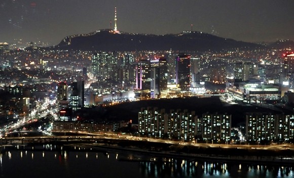 최근 국내 및 해외 증시가 급격한 변동성 장세를 보이자 한동안 정체기를 겪었던 리츠(REITs)가 다시금 주목받고 있다. ⓒ 연합뉴스