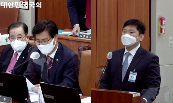 김영식 국민의힘 의원이 연주환 넷플릭스서비시스코리아 팀장에게 질의하고 있다. ⓒ 의사중계 캡처