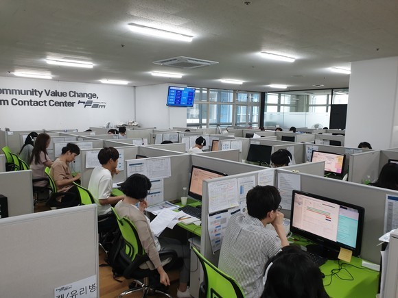 하람커뮤니티는 일반적인 전화 상담뿐만 아니라 AI를 기반으로 하는 모바일을 이용해 상담 채널의 다양화를 꾀하고 있다. ⓒ 하람커뮤니티