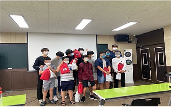 한국스포츠교육 희망나눔 사회적 협동조합은 스포츠를 통해 학생들의 학교생활 적응을 돕는 스포츠 스타들 재능공유 프로그램을 진행 중이다. ⓒ KSSC