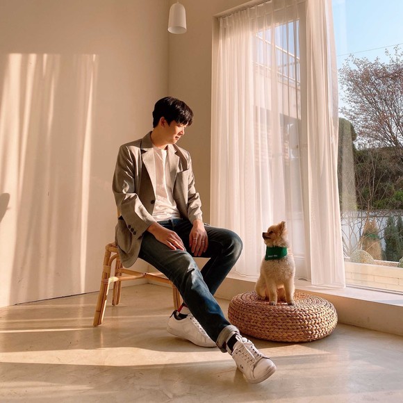 김태헌 파이리코 대표는 반려견 '뚠이'·'파이'의 주인이자 동물을 사랑하는 한 남자다. 그는 대학 시절부터 유기견 봉사단체를 운영하며 끊임없이 동물 문화 개선에 힘써왔다. ⓒ 파이리코