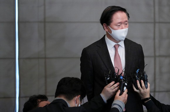 우기홍 대한항공 사장이 20일 오전 서울 중구 롯데호텔에서 열린 대한상공회의소 관광산업위원회 제22차 회의가 끝난 뒤 취재진 질문에 답하고 있다. ⓒ 연합뉴스
