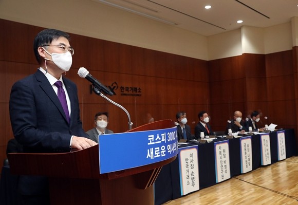 한국거래소와 금융투자협회는 12일 오후2시 한국거래소 서울사옥 대회의실에서 자본시장 관계기관 및 업계 대표등이 참석한 가운데 코스피 3000 돌파 기념 자본시장 CEO 좌담회를 개최했다. ⓒ 한국거래소