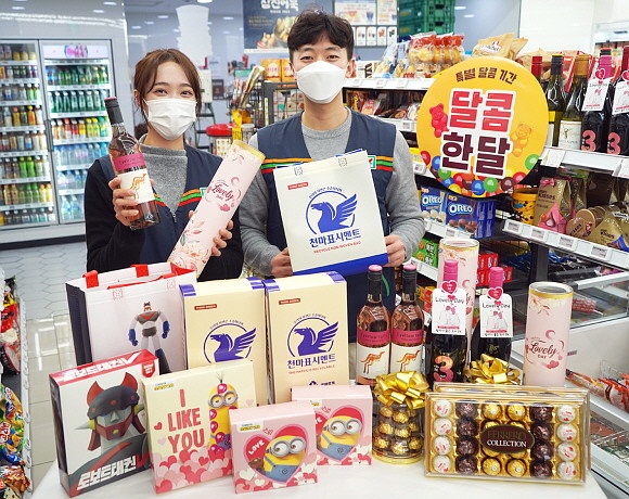 세븐일레븐은 다가오는 밸런타인데이를 맞이해 100여 종의 선물 상품을 선보이고 본격적인 행사 모드에 돌입했다. © 세븐일레븐