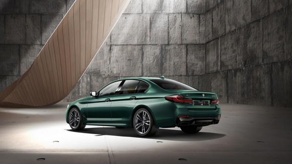 뉴 M550i xDrive 브리티시 레이싱 그린. ⓒ BMW 코리아