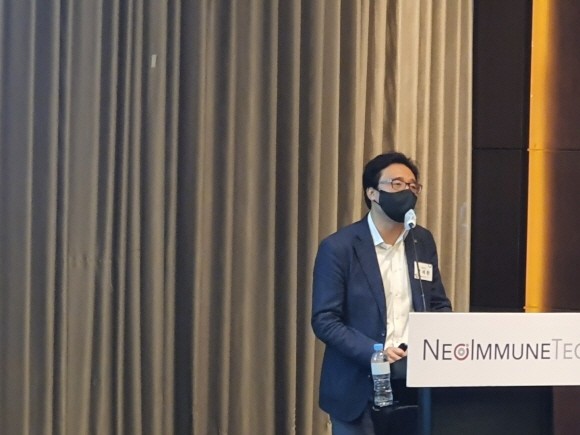 양세환 네오이뮨텍 대표이사가 22일 여의도에서 열린 기업공개(IPO) 기자간담회에서 코스닥 상장에 따른 향후 사업 비전에 대해 설명하고 있다. = 양민호 기자