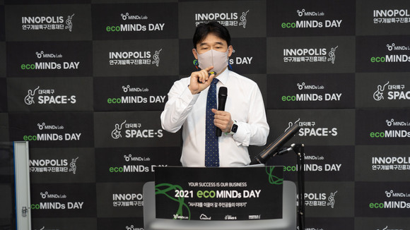 유태준 마인즈랩 대표가 지난 25일 'AI 시대를 이끌어 갈 주인공들의 이야기'라는 주제로 열린 웨비나에서 발표를 진행하고 있다. ⓒ 마인즈랩