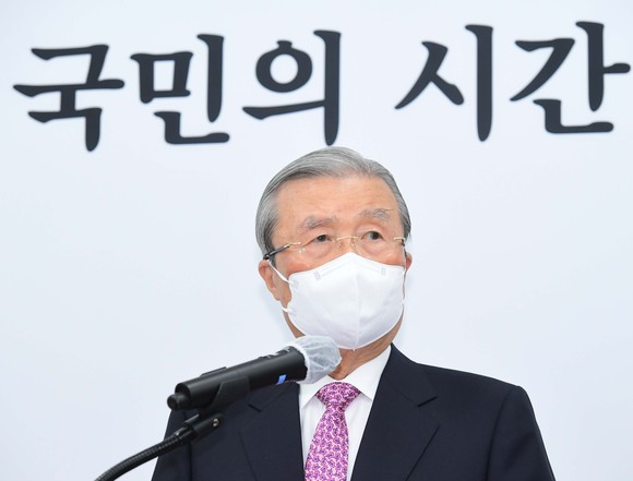 김종인 국민의힘 비상대책위원장이 8일 오전 국회에서 기자회견을 갖고 퇴임 소감을 밝히고 있다. ⓒ 연합뉴스