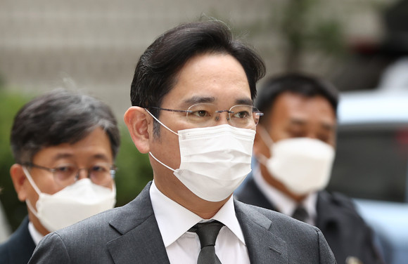 코로나19 백신 확보를 위해 이재용 삼성전자 부회장을 긴급 임시석방시켜 한미 정삼회담 자리에 동석시켜야 한다는 주장이 제기됐다. ⓒ 연합뉴스