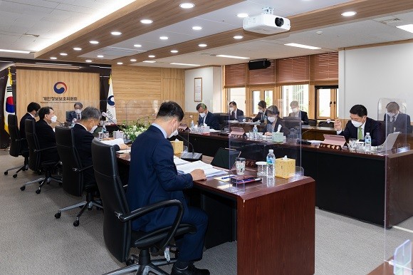 윤종인 개인정보보호위원회 위원장이 개인정보보호위원회 제7회 전체회를 진행하고 있다. ⓒ 개인정보보호위원회
