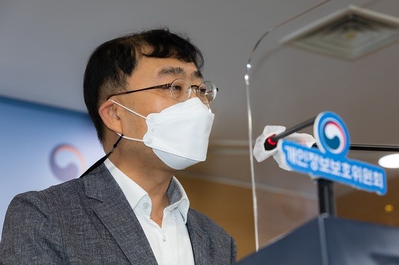 송상훈 개인정보보호위원회 조사조정국 국장이 28일 오후 서울 종로구 정부서울청사 3층 합동브리핑룸에서 제7회 전체회의 관련 브리핑을 하고 있다. ⓒ 개인정보보호위원회